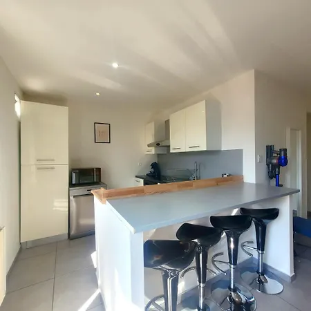 Elegant 3 Avec Parking Apartment *